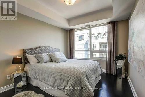 725 - 3500 Lakeshore Road, Oakville, ON - Indoor Photo Showing Bedroom