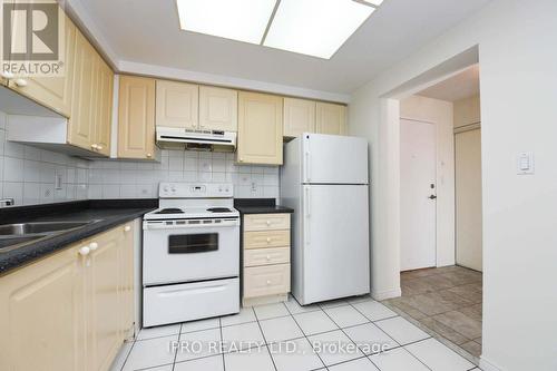 706 - 135 Hillcrest Avenue, Mississauga, ON - Indoor Photo Showing Kitchen