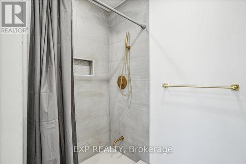 118 Deschene Avenue, Hamilton, ON - Indoor Photo Showing Bathroom