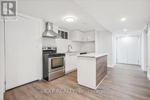 118 Deschene Avenue, Hamilton, ON - Indoor Photo Showing Kitchen