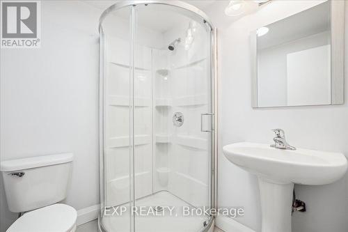 118 Deschene Avenue, Hamilton, ON - Indoor Photo Showing Bathroom