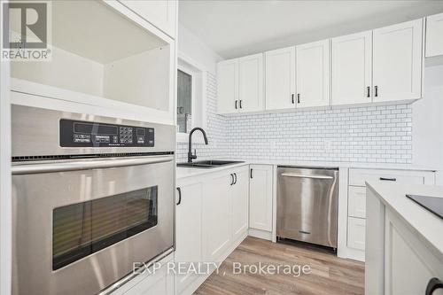 118 Deschene Avenue, Hamilton, ON - Indoor Photo Showing Kitchen With Upgraded Kitchen