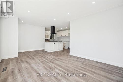 118 Deschene Avenue, Hamilton, ON - Indoor Photo Showing Kitchen