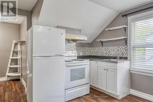 113 West 5Th Street N, Hamilton, ON - Indoor Photo Showing Kitchen