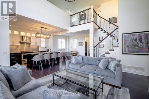 1 Tuscany Court N, St. Catharines, ON - Indoor Photo Showing Living Room