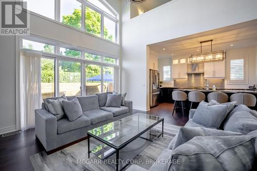 1 Tuscany Court N, St. Catharines, ON - Indoor Photo Showing Living Room