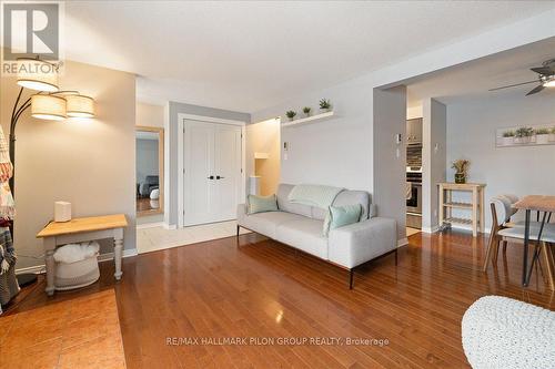 85A - 758 St. Andre Drive, Ottawa, ON - Indoor Photo Showing Living Room