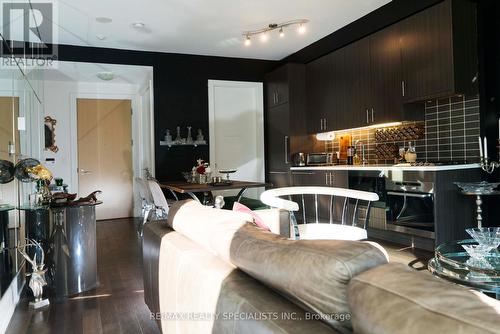 830 - 39 Queens Quay E, Toronto, ON - Indoor Photo Showing Living Room