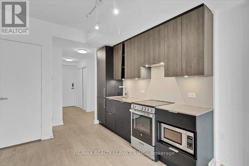 1902 - 3900 Confederation Parkway E, Mississauga, ON - Indoor Photo Showing Kitchen