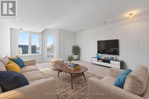 B - 2016 Dorima Street, Ottawa, ON - Indoor Photo Showing Living Room