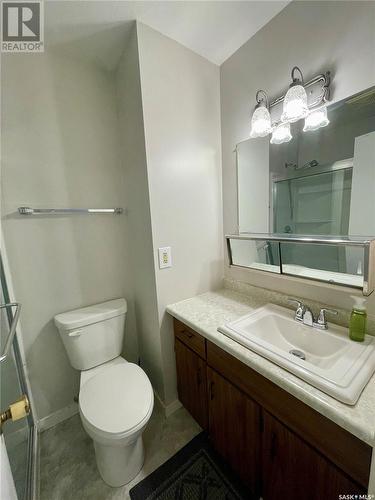 715 6Th Avenue, Hudson Bay, SK - Indoor Photo Showing Bathroom