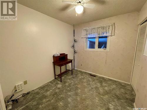 715 6Th Avenue, Hudson Bay, SK - Indoor Photo Showing Other Room