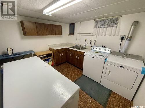 715 6Th Avenue, Hudson Bay, SK - Indoor Photo Showing Laundry Room