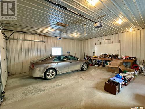 715 6Th Avenue, Hudson Bay, SK - Indoor Photo Showing Garage