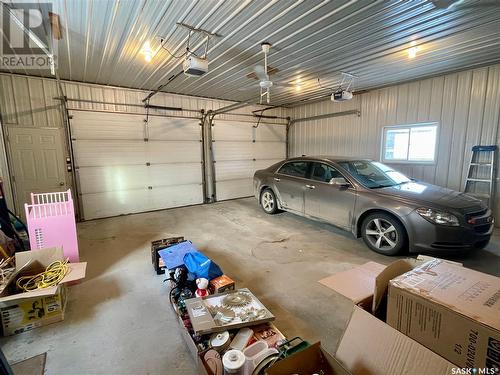 715 6Th Avenue, Hudson Bay, SK - Indoor Photo Showing Garage