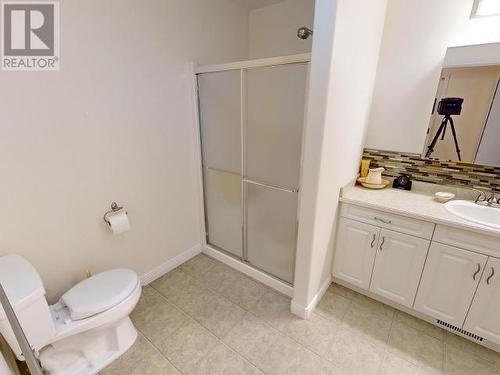 16-4897 Ontario Ave, Powell River, BC - Indoor Photo Showing Bathroom