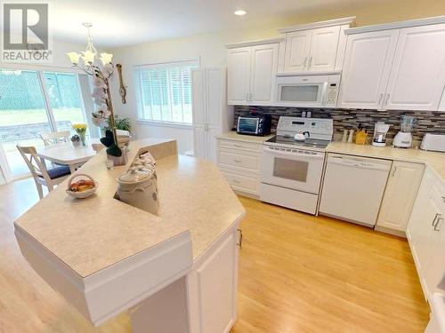 16-4897 Ontario Ave, Powell River, BC - Indoor Photo Showing Kitchen