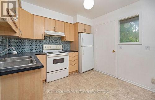 12 - 97 Henderson Avenue, Markham, ON - Indoor Photo Showing Kitchen With Double Sink