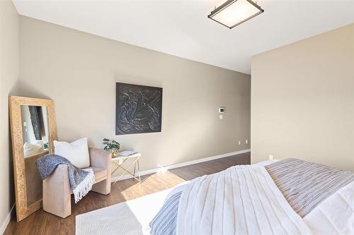 10 Sundog Drive, Winnipeg, MB - Indoor Photo Showing Bedroom