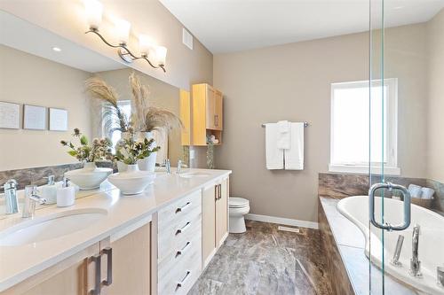 10 Sundog Drive, Winnipeg, MB - Indoor Photo Showing Bathroom