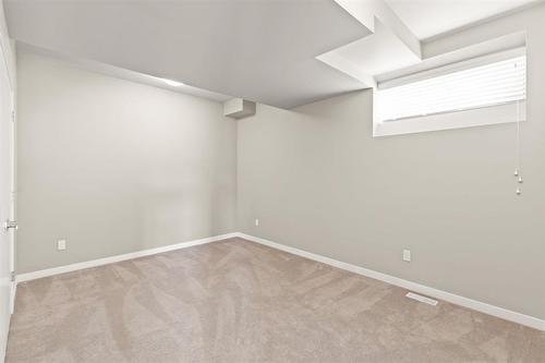 10 Sundog Drive, Winnipeg, MB - Indoor Photo Showing Other Room