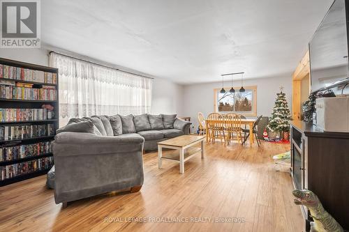 1074 County Rd 30, Brighton, ON - Indoor Photo Showing Living Room