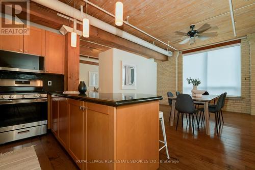 406 - 781 King Street W, Toronto, ON - Indoor Photo Showing Kitchen