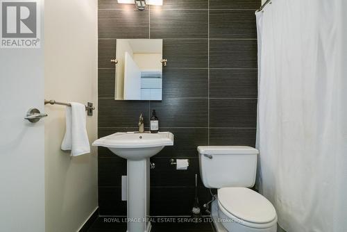 406 - 781 King Street W, Toronto, ON - Indoor Photo Showing Bathroom