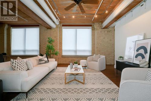 406 - 781 King Street W, Toronto, ON - Indoor Photo Showing Living Room