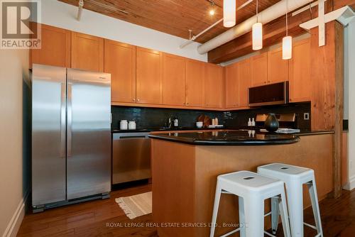 406 - 781 King Street W, Toronto, ON - Indoor Photo Showing Kitchen