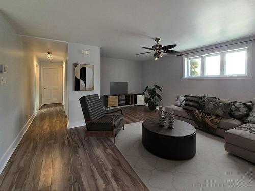 Salon - 176 60E Avenue, Pointe-Calumet, QC - Indoor Photo Showing Living Room