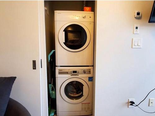 Salle de lavage - 3911-1188 Rue St-Antoine O., Montréal (Ville-Marie), QC - Indoor Photo Showing Laundry Room