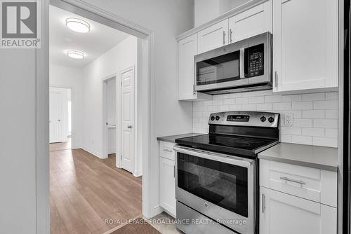 106 Robert'S Row, Cobourg, ON - Indoor Photo Showing Kitchen