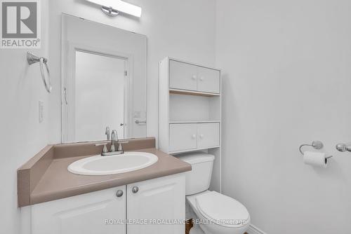 106 Robert'S Row, Cobourg, ON - Indoor Photo Showing Bathroom