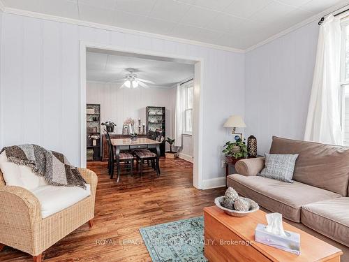 58 Main St N, Newmarket, ON - Indoor Photo Showing Living Room