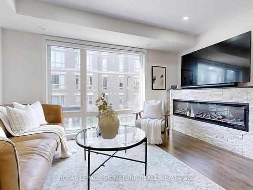 1010-55 Lindcrest Manr, Markham, ON - Indoor Photo Showing Living Room With Fireplace