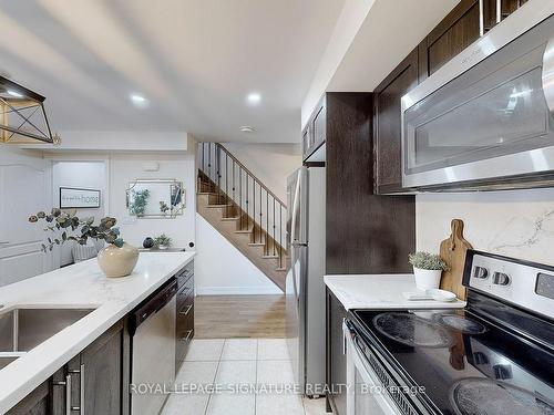 1010-55 Lindcrest Manr, Markham, ON - Indoor Photo Showing Kitchen