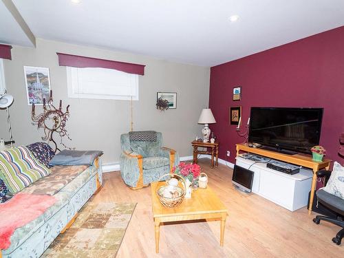 Salle familiale - 440 4E Rang O., Saint-Bruno-De-Kamouraska, QC - Indoor Photo Showing Living Room