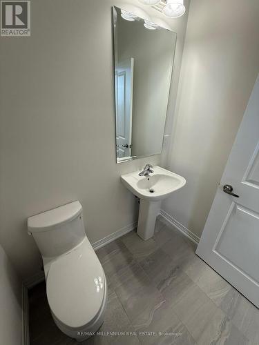 150 Turnberry Lane, Barrie, ON - Indoor Photo Showing Bathroom