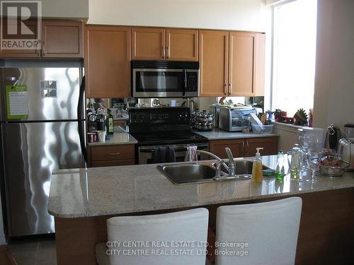 709 - 388 Prince Of Wales Drive, Mississauga, ON - Indoor Photo Showing Kitchen With Double Sink