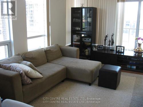 709 - 388 Prince Of Wales Drive, Mississauga, ON - Indoor Photo Showing Living Room