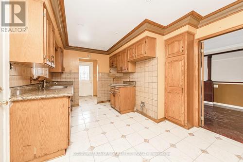 4211 Brandon Gate Drive, Mississauga, ON - Indoor Photo Showing Kitchen