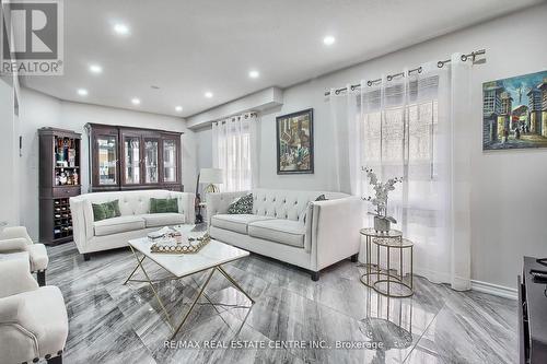 3398 Crimson King Circle, Mississauga, ON - Indoor Photo Showing Living Room