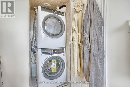 3398 Crimson King Circle, Mississauga, ON - Indoor Photo Showing Laundry Room