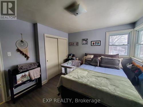 662 Sherbrooke Street, Peterborough, ON - Indoor Photo Showing Bedroom