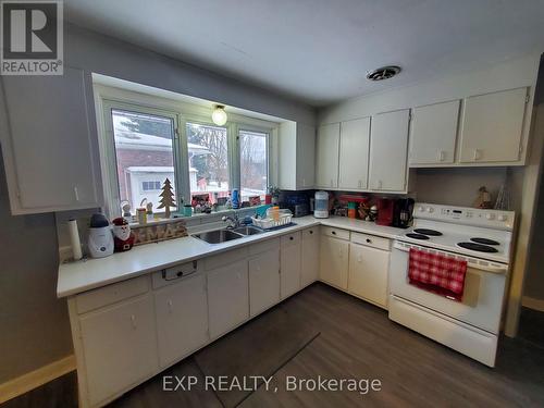 662 Sherbrooke Street, Peterborough, ON - Indoor Photo Showing Kitchen With Double Sink