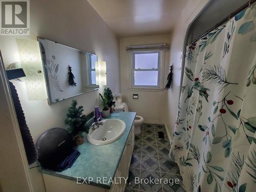 662 Sherbrooke Street, Peterborough, ON - Indoor Photo Showing Bathroom