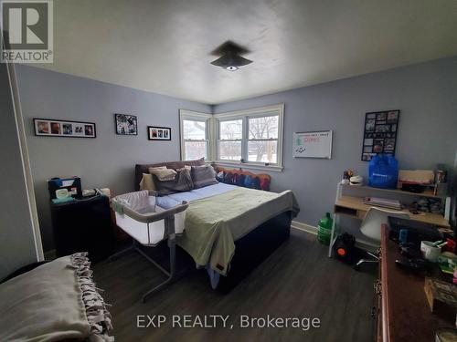 662 Sherbrooke Street, Peterborough, ON - Indoor Photo Showing Bedroom