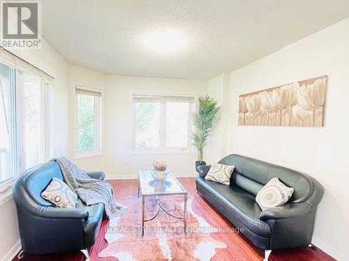 2439 Bankside Drive W, Mississauga, ON - Indoor Photo Showing Living Room