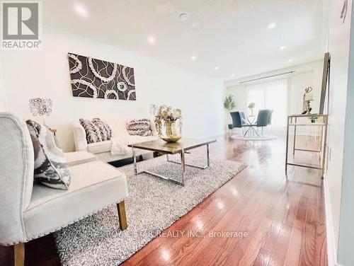 2439 Bankside Drive W, Mississauga, ON - Indoor Photo Showing Living Room